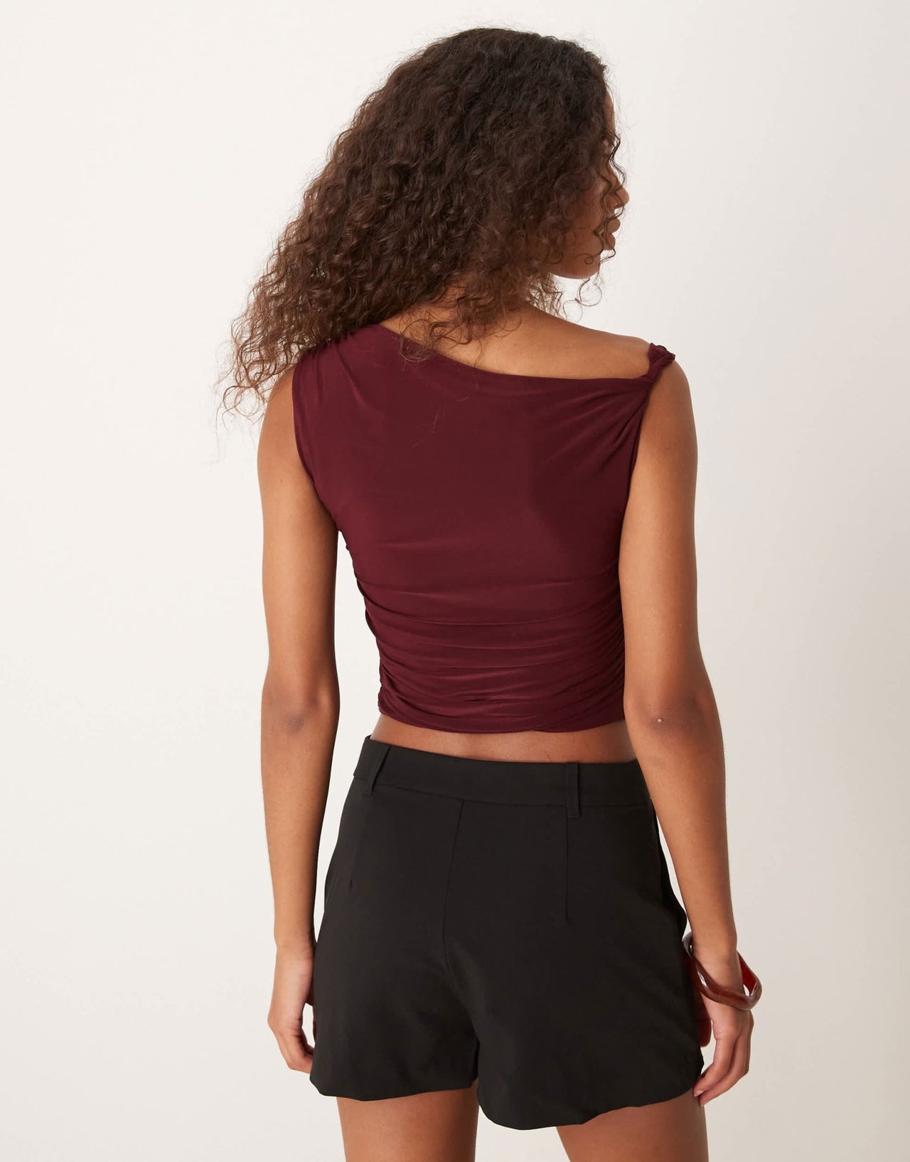 New Look cowl neck ruched side vest in burgundy - ASOS Sample Sale EU Store