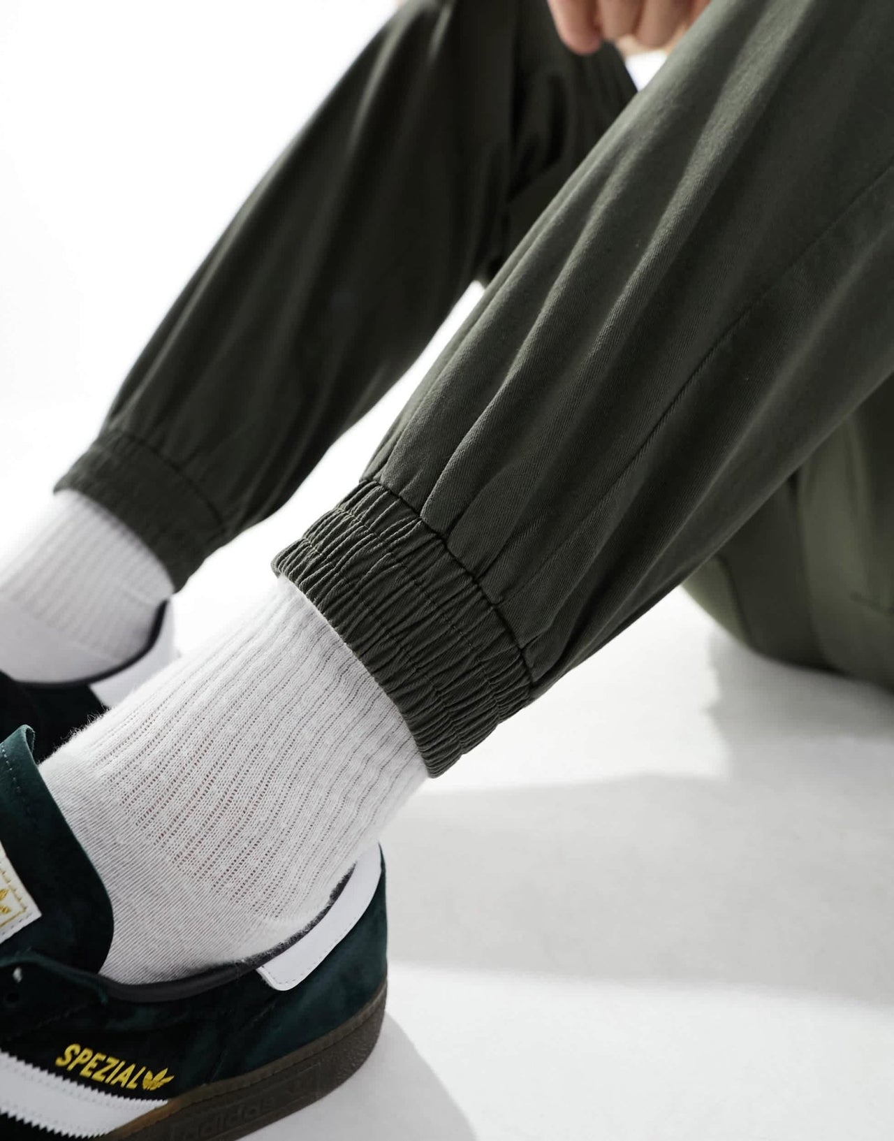 New Look cuffed cargo trouser in khaki - ASOS Sample Sale EU Store