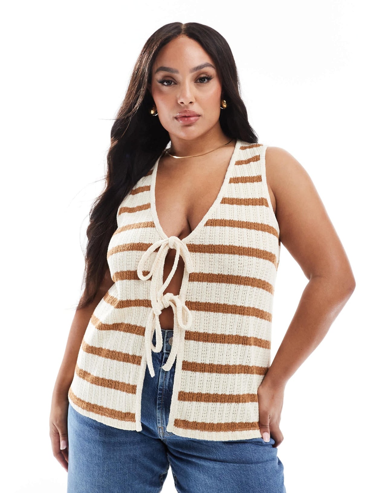New Look Curve tie front knitted vest in cream and brown - ASOS Sample Sale EU Store
