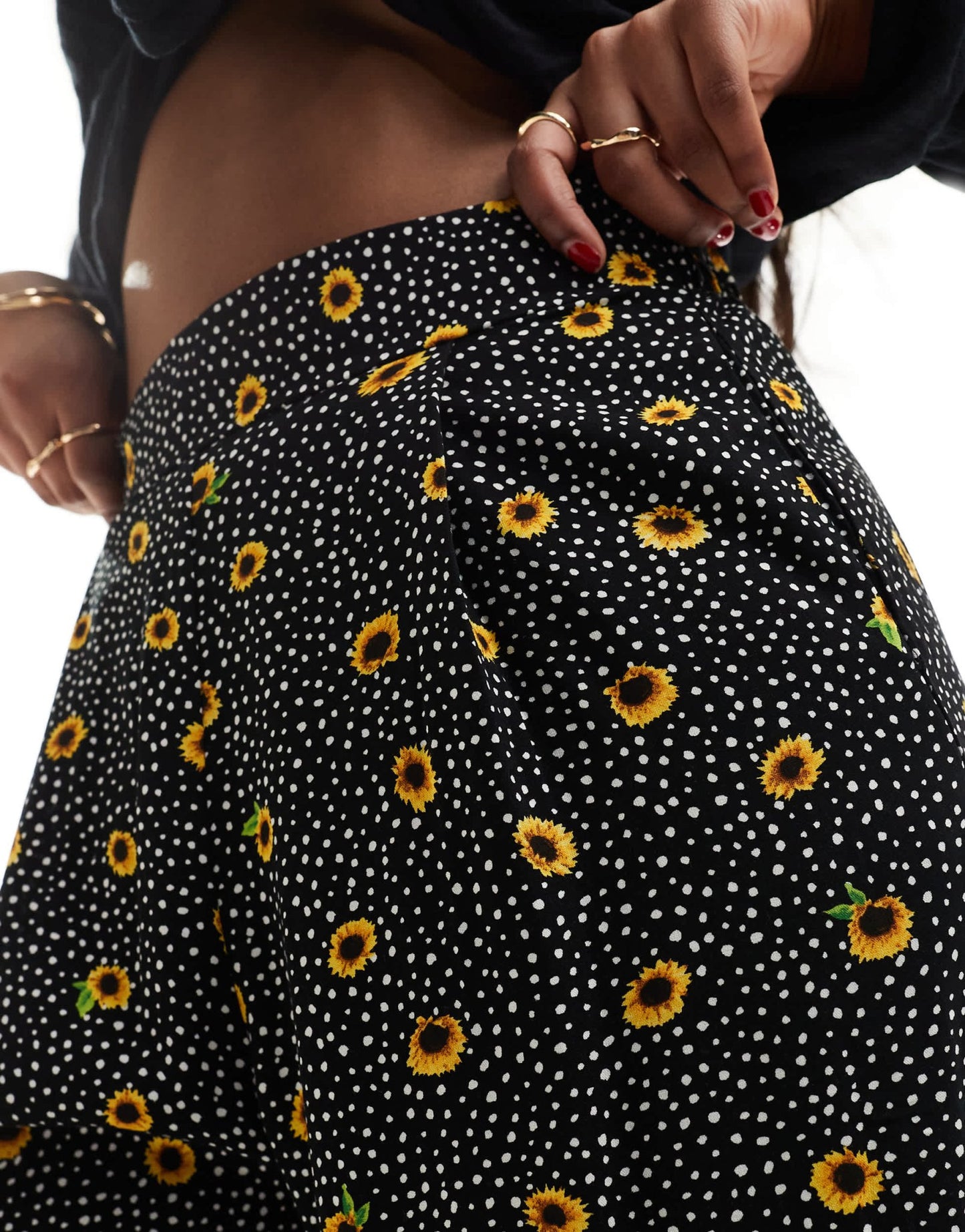 New Look ditsy cropped trousers in black - ASOS Sample Sale EU Store