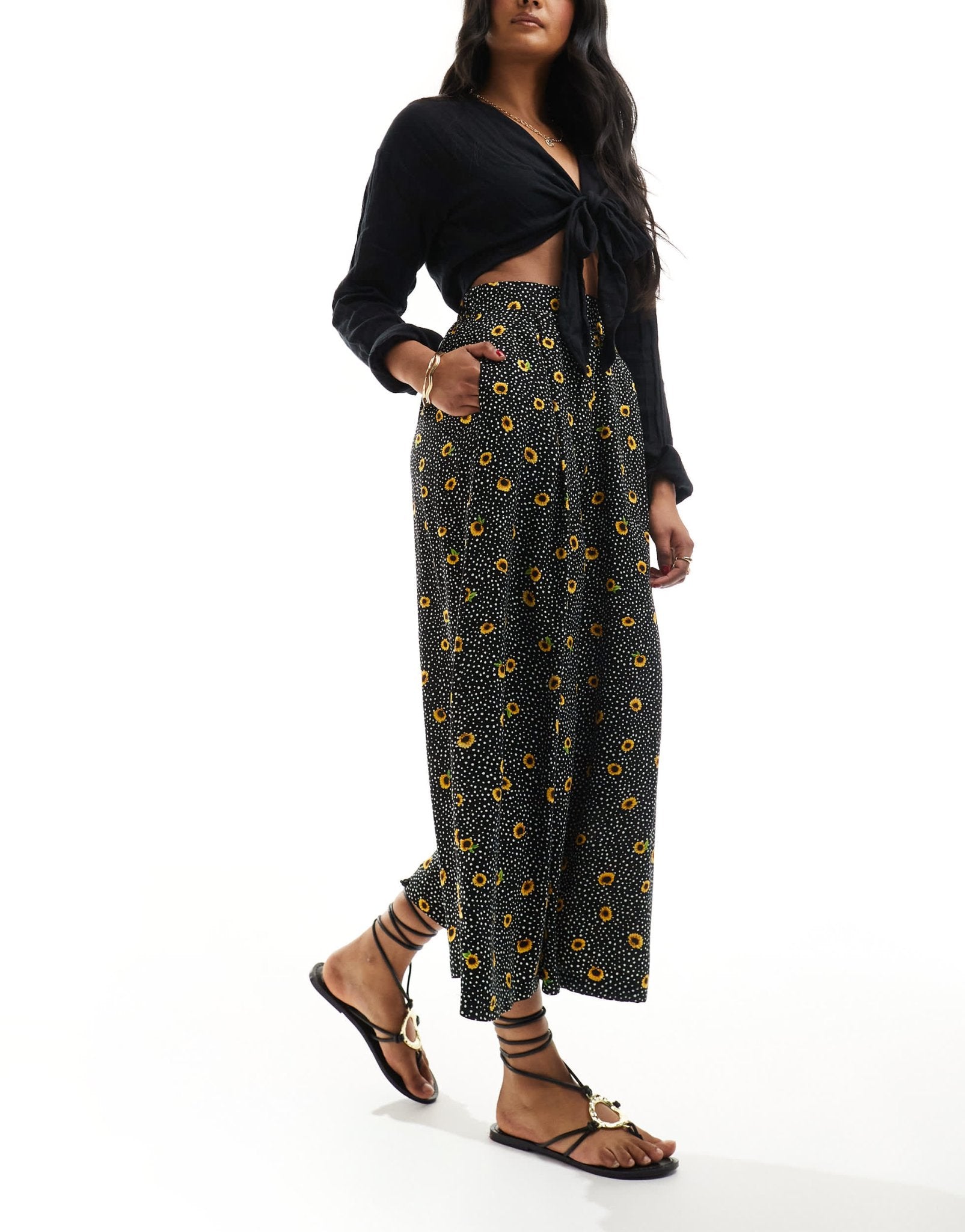New Look ditsy cropped trousers in black - ASOS Sample Sale EU Store