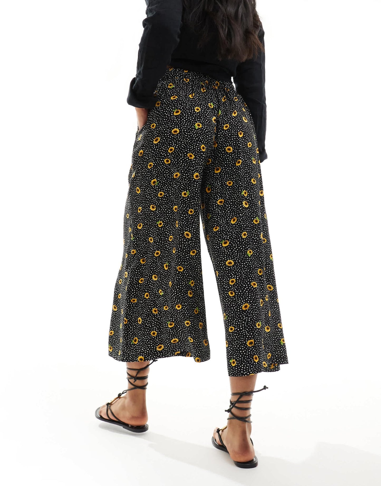 New Look ditsy cropped trousers in black - ASOS Sample Sale EU Store