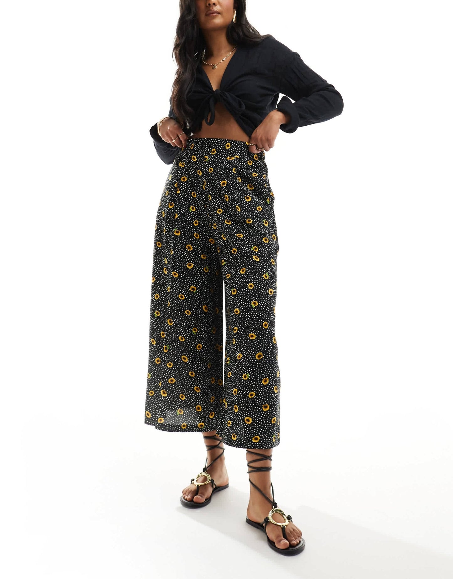 New Look ditsy cropped trousers in black - ASOS Sample Sale EU Store