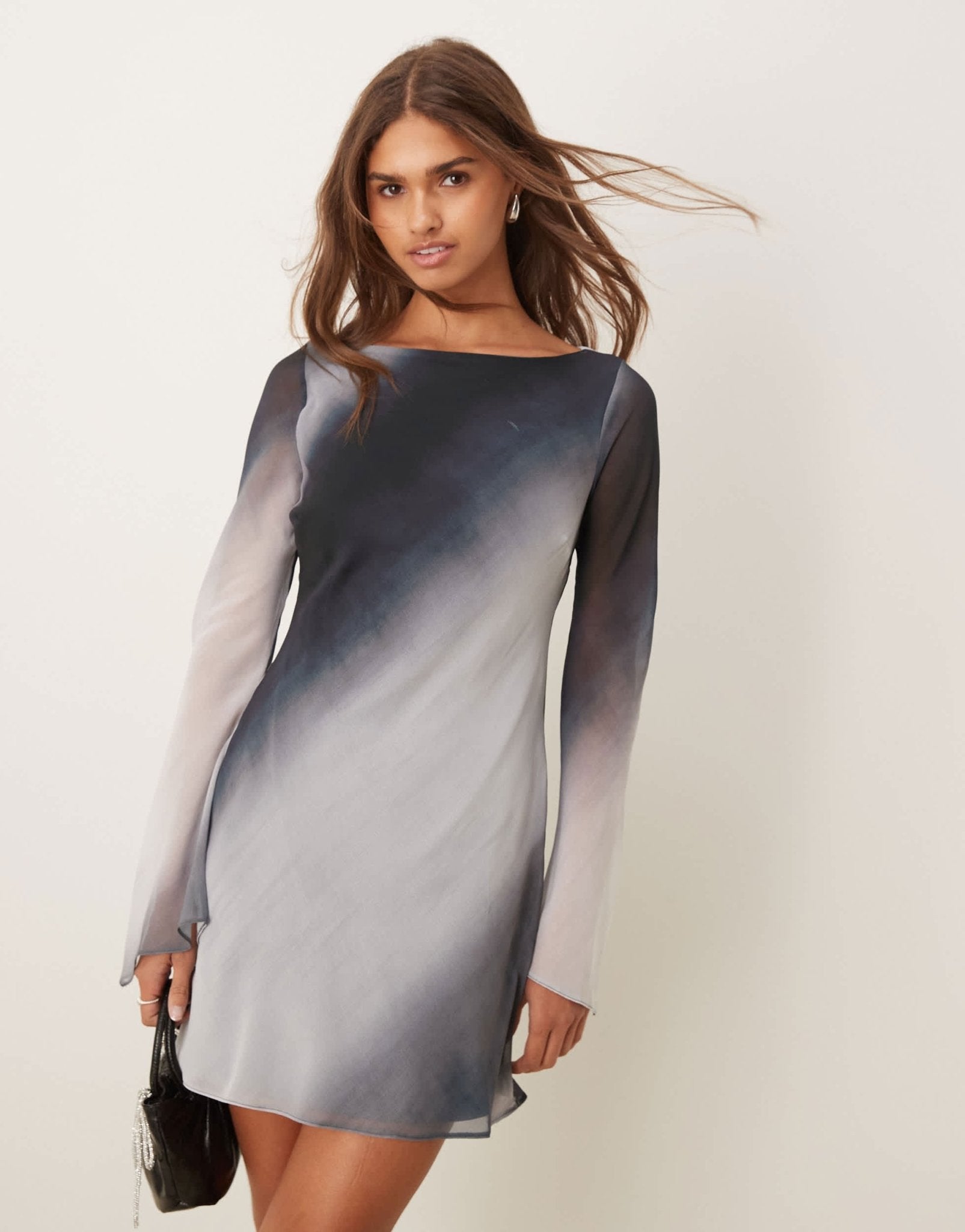 New Look flare sleeve ombre chiffon mini dress in grey - ASOS Sample Sale EU Store