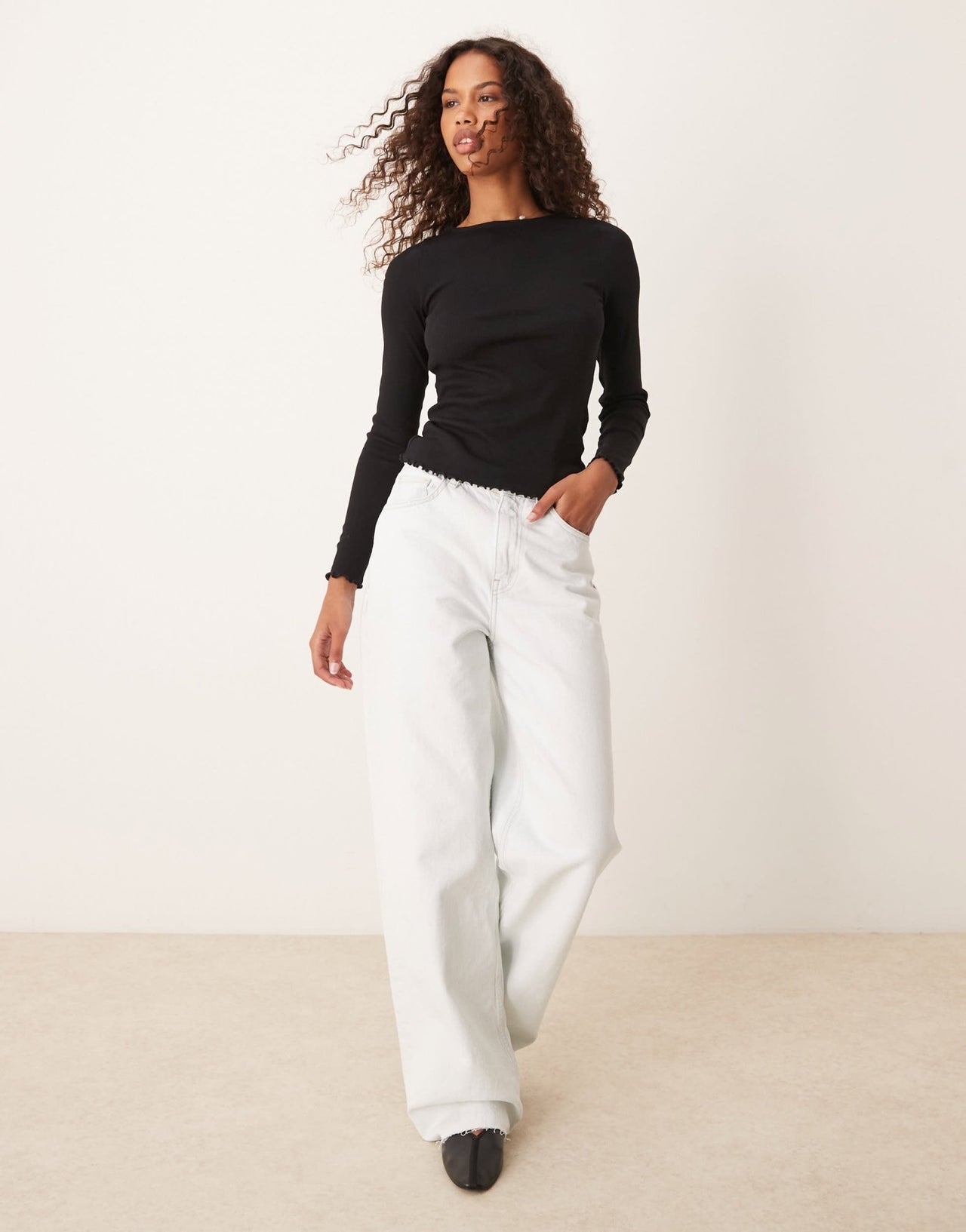 New Look long sleeve lettuce edge top in black - ASOS Sample Sale EU Store