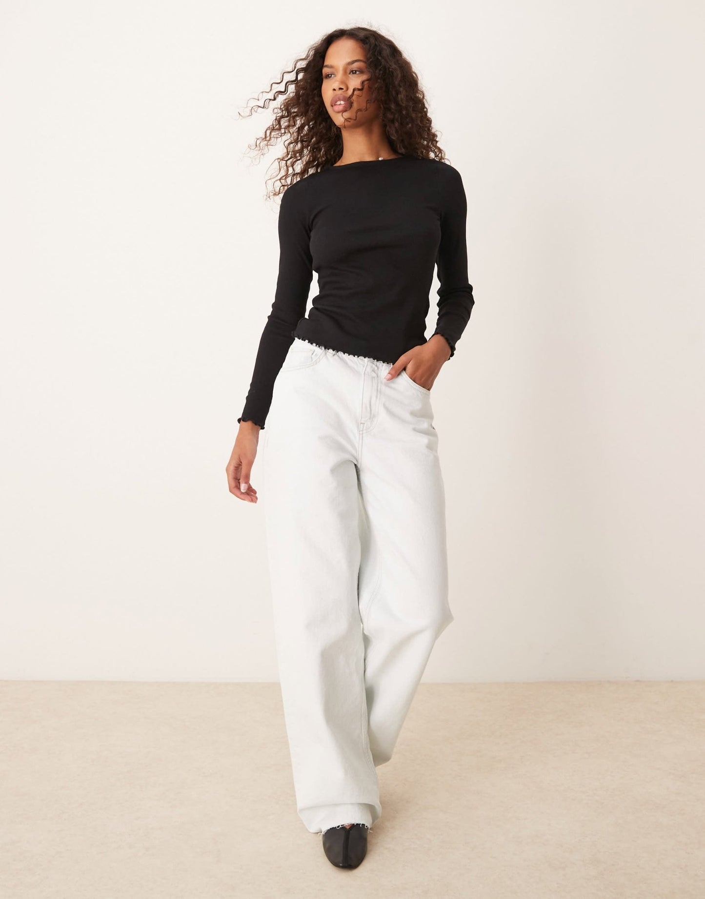 New Look long sleeve lettuce edge top in black - ASOS Sample Sale EU Store