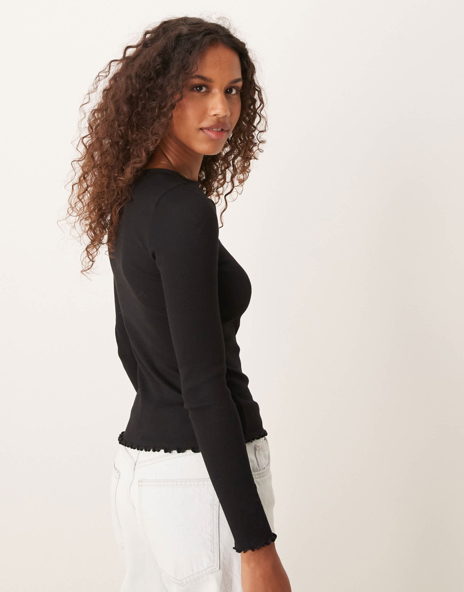 New Look long sleeve lettuce edge top in black - ASOS Sample Sale EU Store