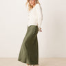 Jupe midi en satin biais Petite New Look en kaki