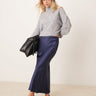 Jupe midi satinée biais New Look Petite en marine