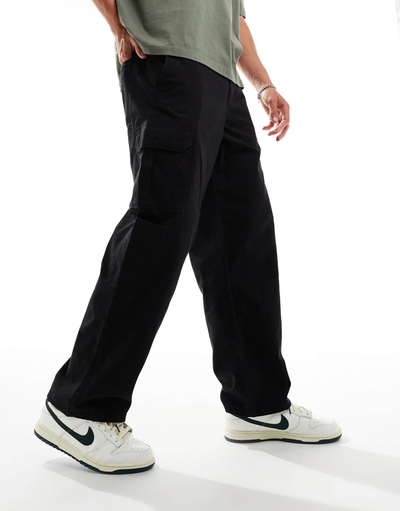 New Look relaxed cargo trouser in black - ASOS Sample Sale EU Store