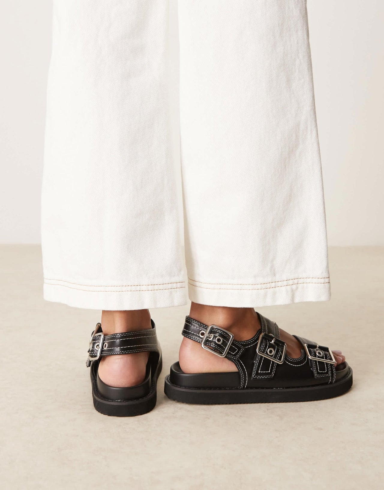 New Look slingback chunky sandal with contrast stitch in black - ASOS Sample Sale EU Store