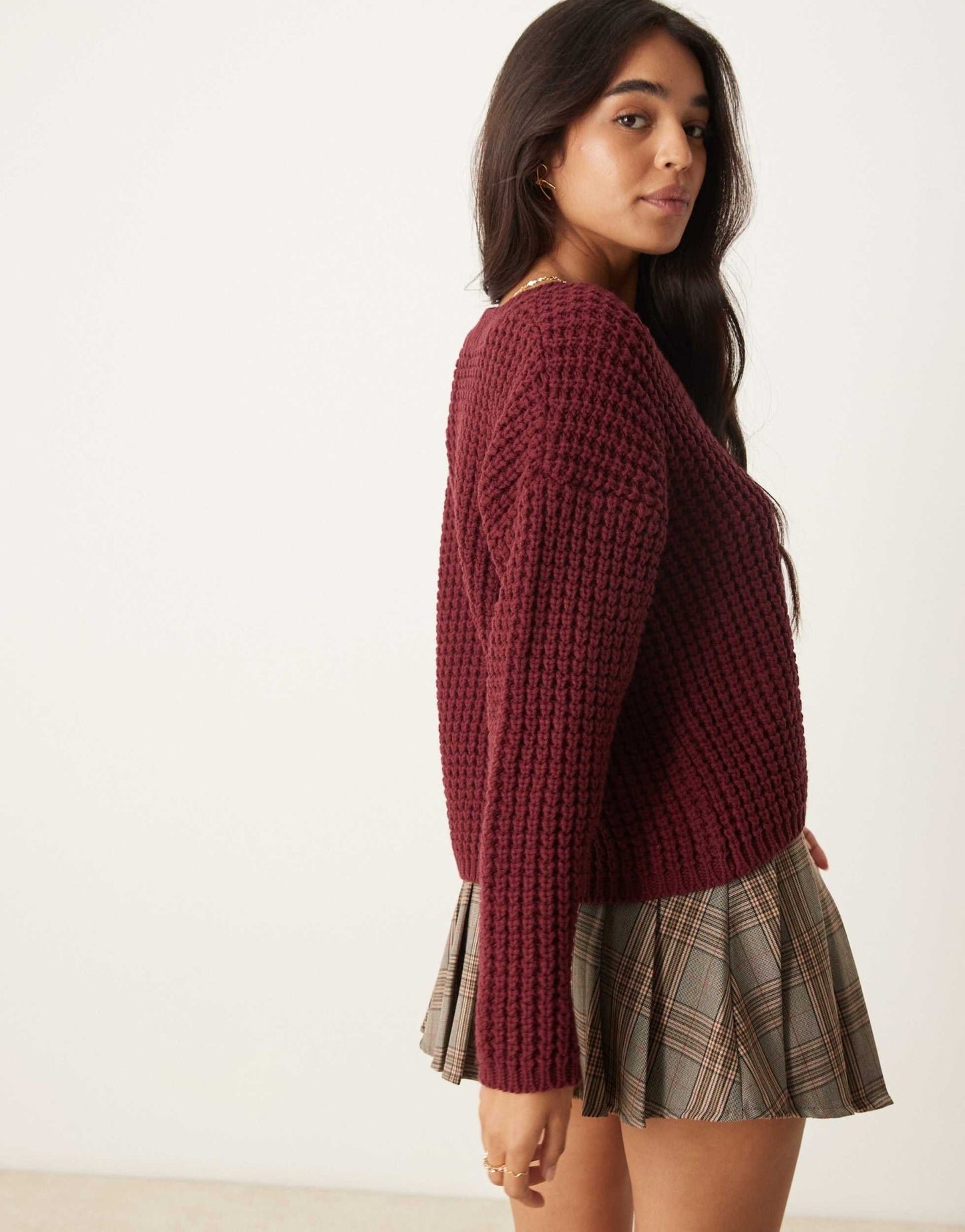 New Look v neck jumper in burgundy - ASOS Sample Sale EU Store