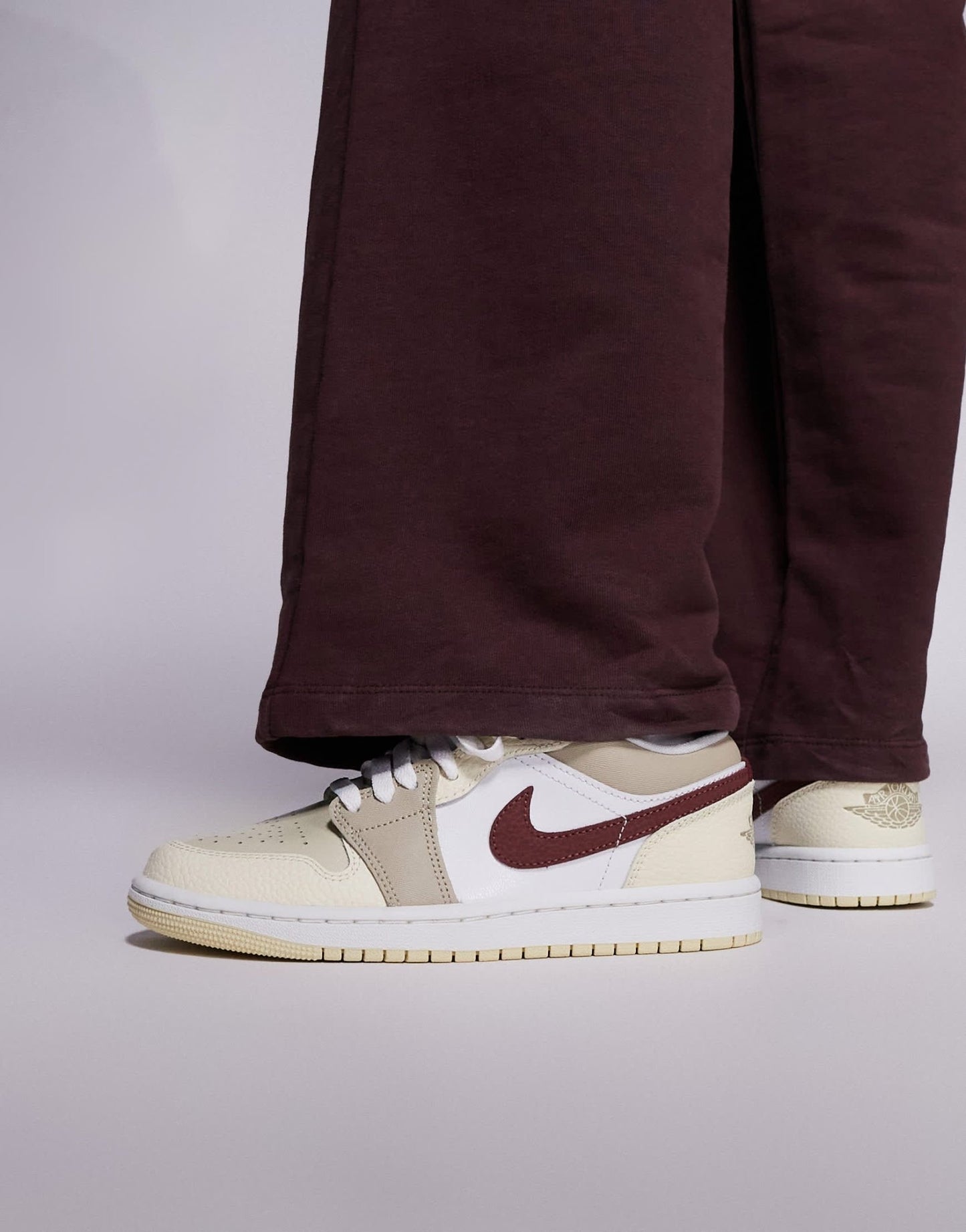 Nike Air Jordan 1 Low SE trainers in white and brown - ASOS Sample Sale EU Store