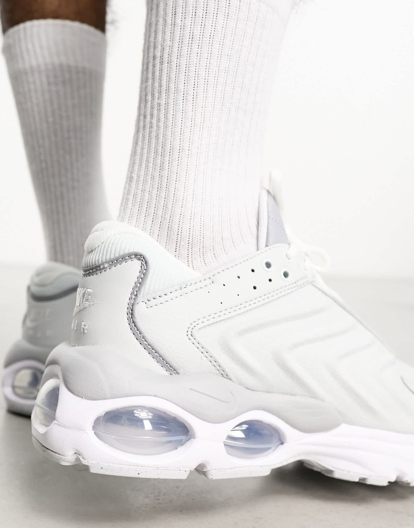 Nike Air Max Tailwind NN trainers in grey and white - ASOS Sample Sale EU Store
