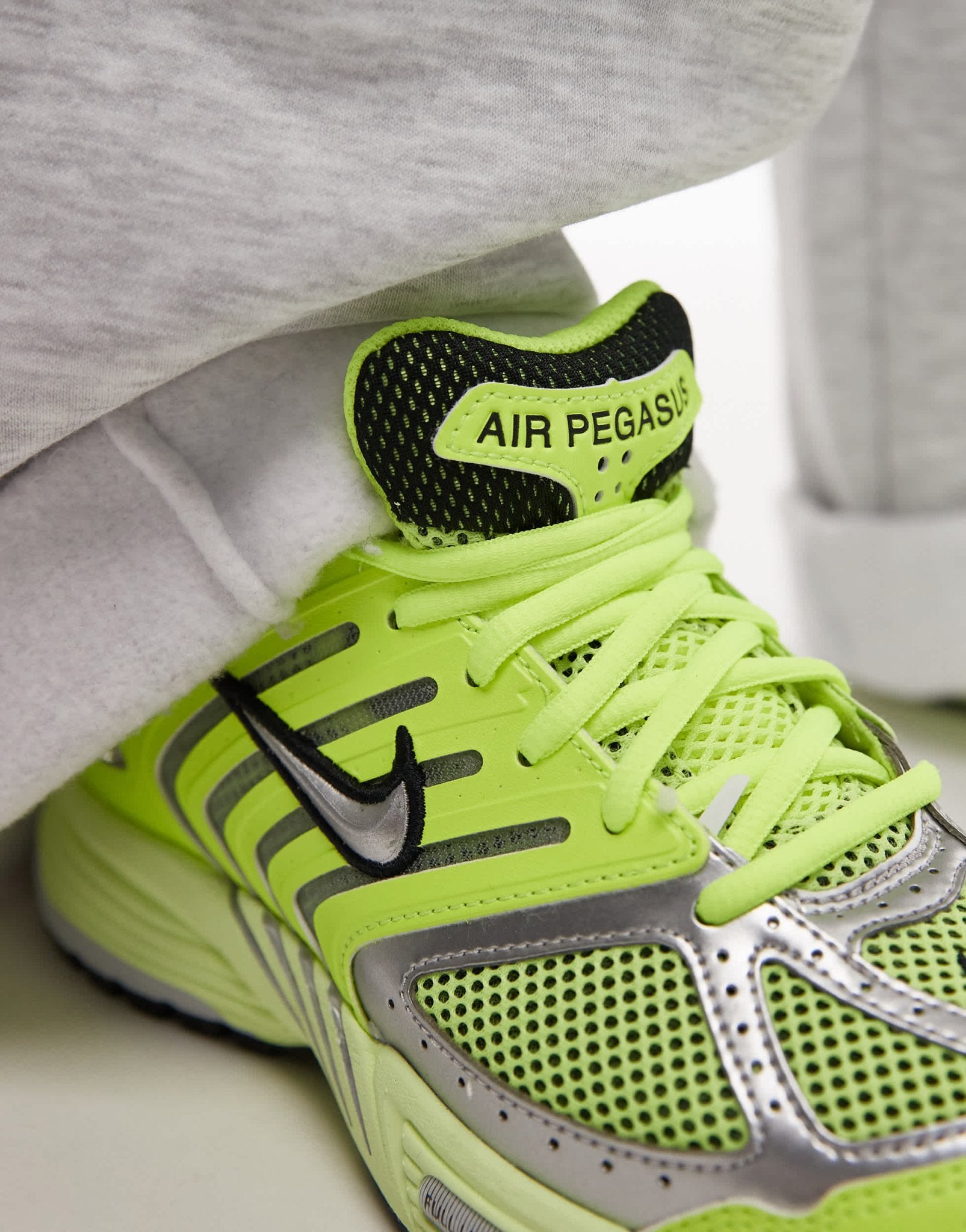 Nike Air Pegasus 2005 trainers in yellow and silver - ASOS Sample Sale EU Store