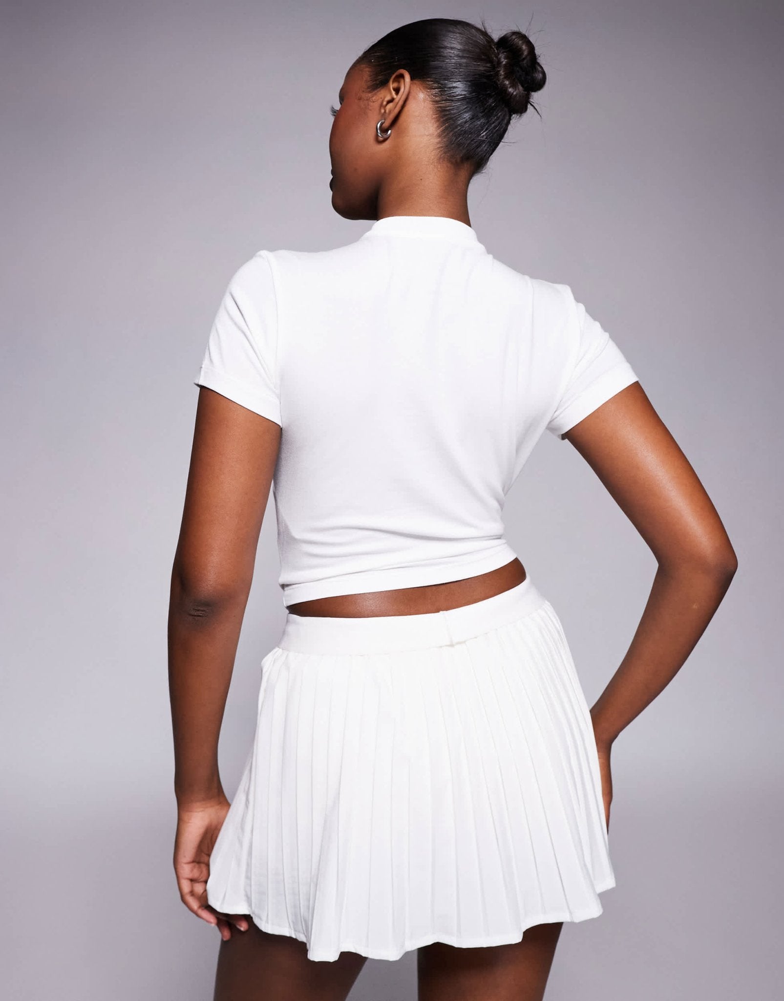 Nike Chill cropped t-shirt in white - ASOS Sample Sale EU Store