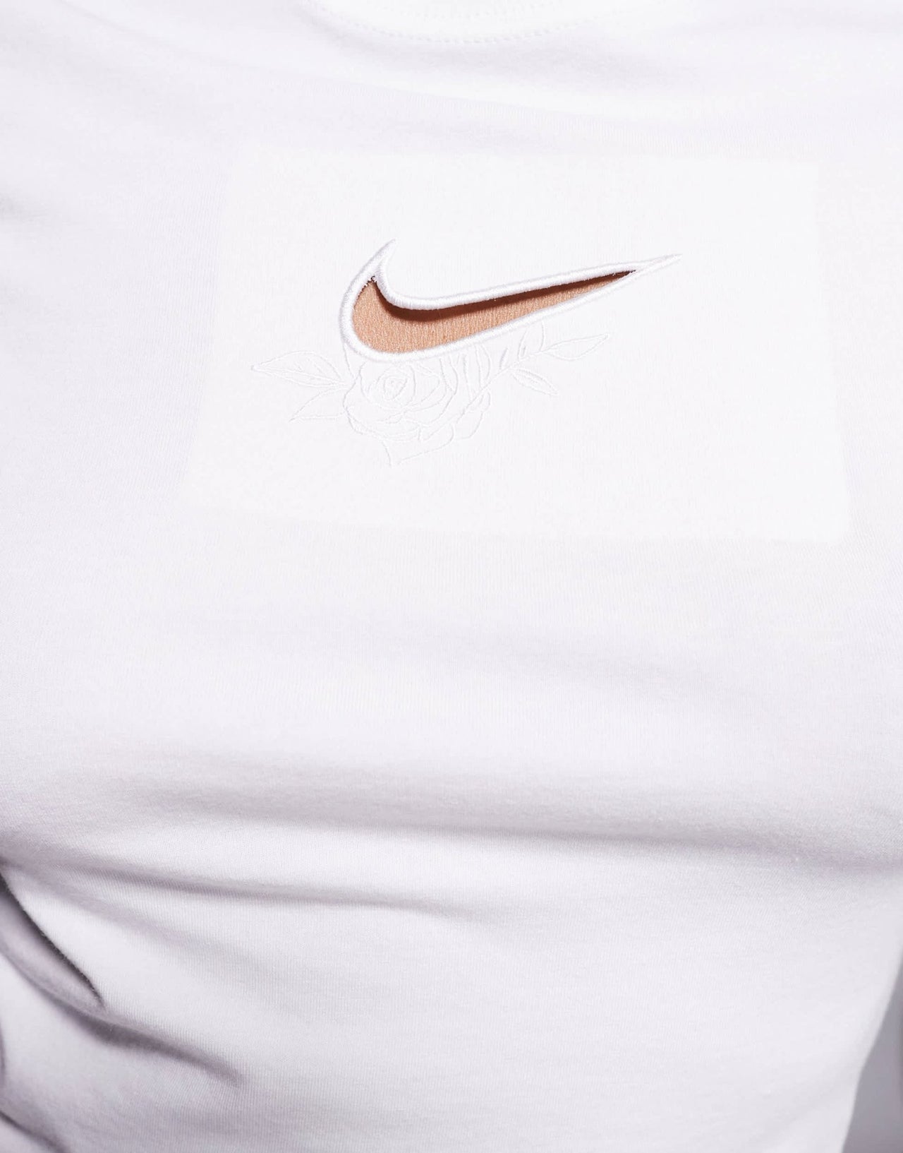 Nike Chill cropped t-shirt in white - ASOS Sample Sale EU Store