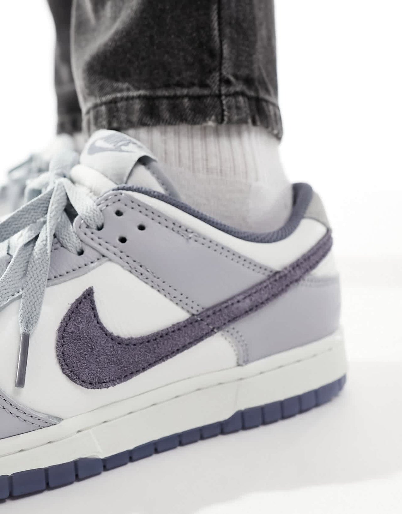 Nike Dunk Low Retro trainers in white and grey - ASOS Sample Sale EU Store