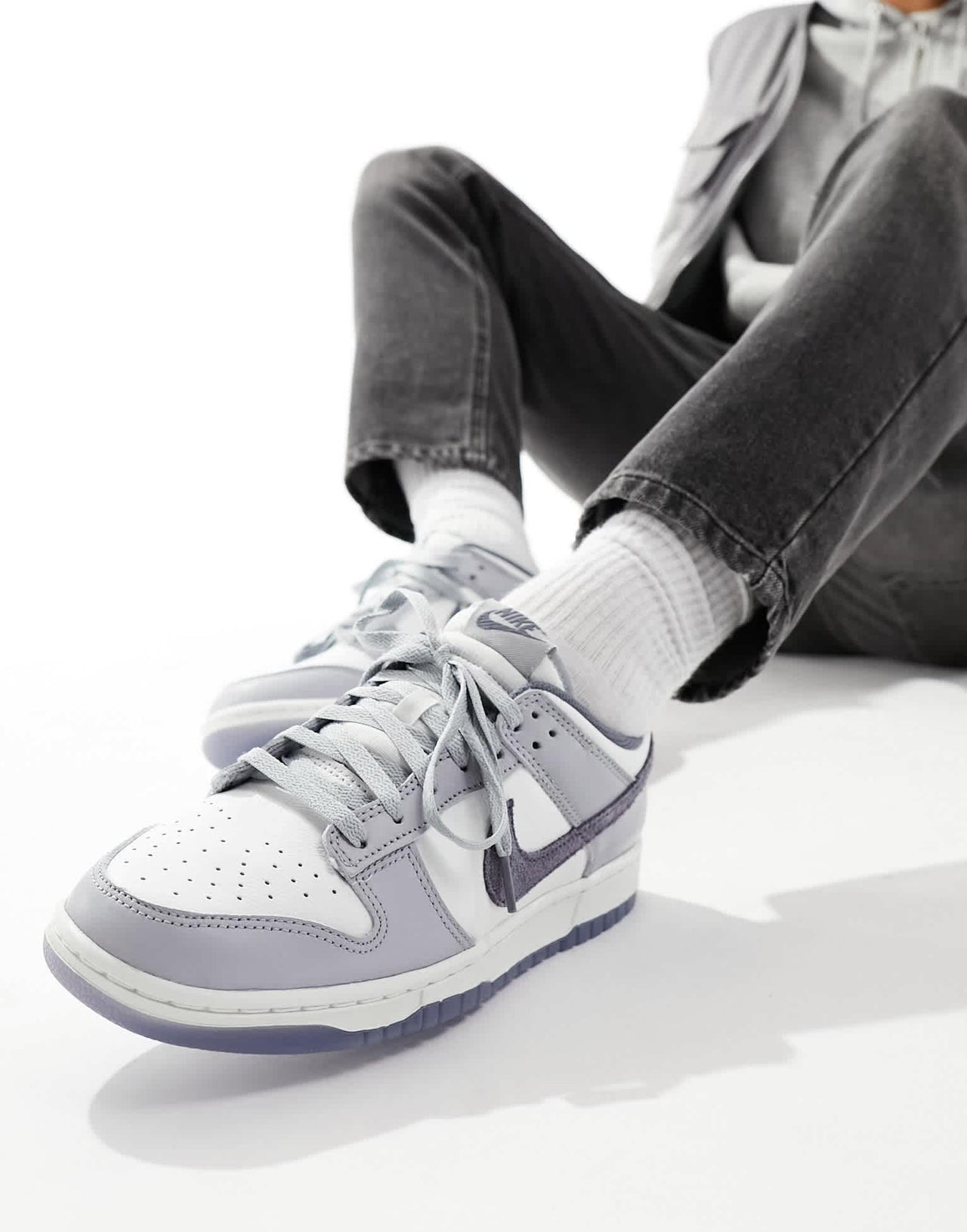 Nike Dunk Low Retro trainers in white and grey - ASOS Sample Sale EU Store