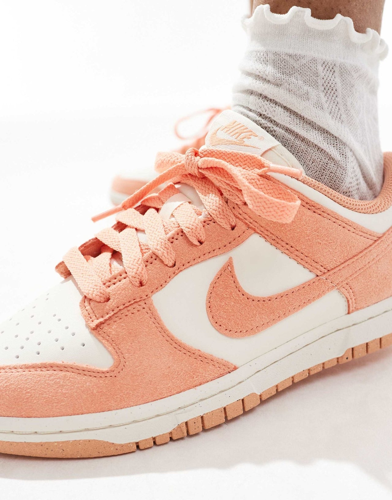 Nike Dunk Low Retro trainers in white and orange - ASOS Sample Sale EU Store