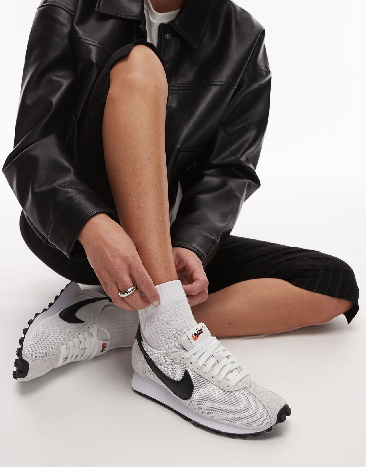 Nike LD - 1000 unisex trainers in white and black - ASOS Sample Sale EU Store