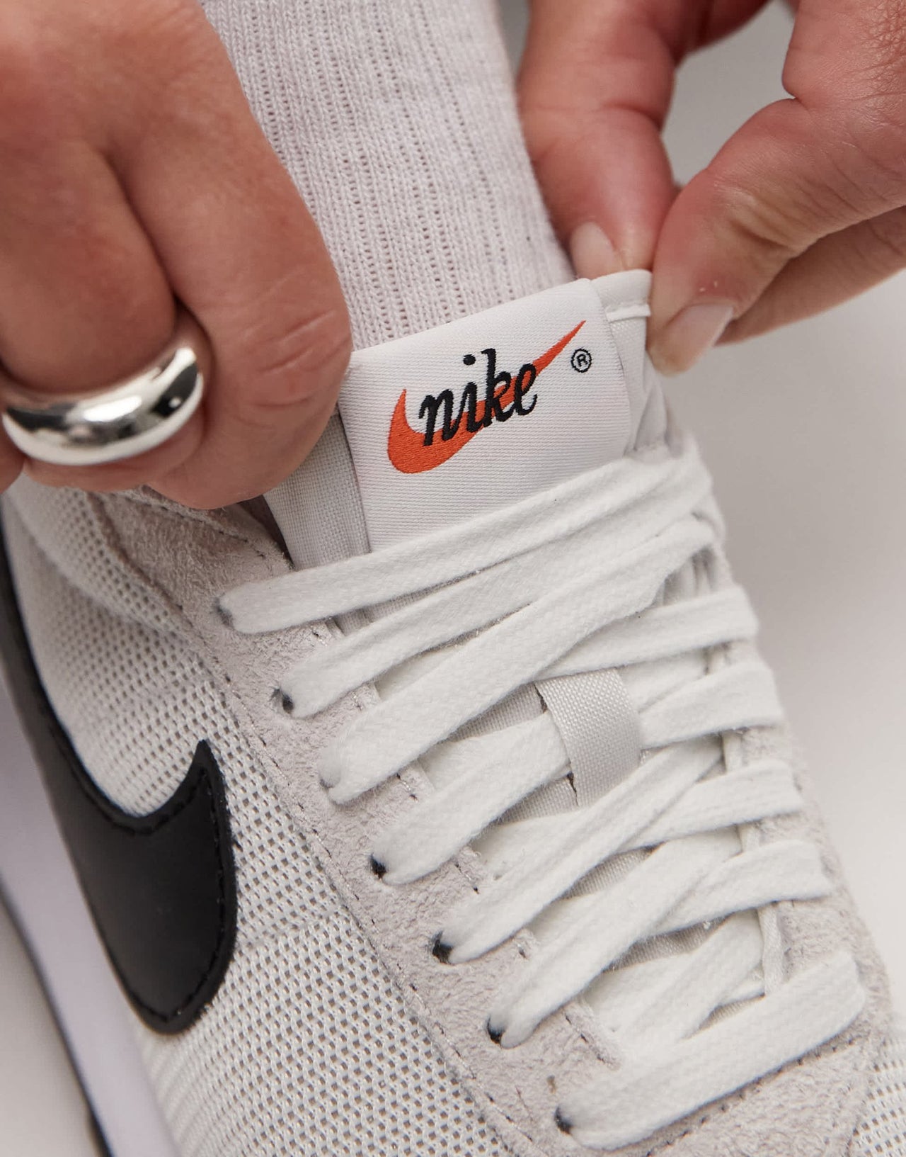 Nike LD - 1000 unisex trainers in white and black - ASOS Sample Sale EU Store