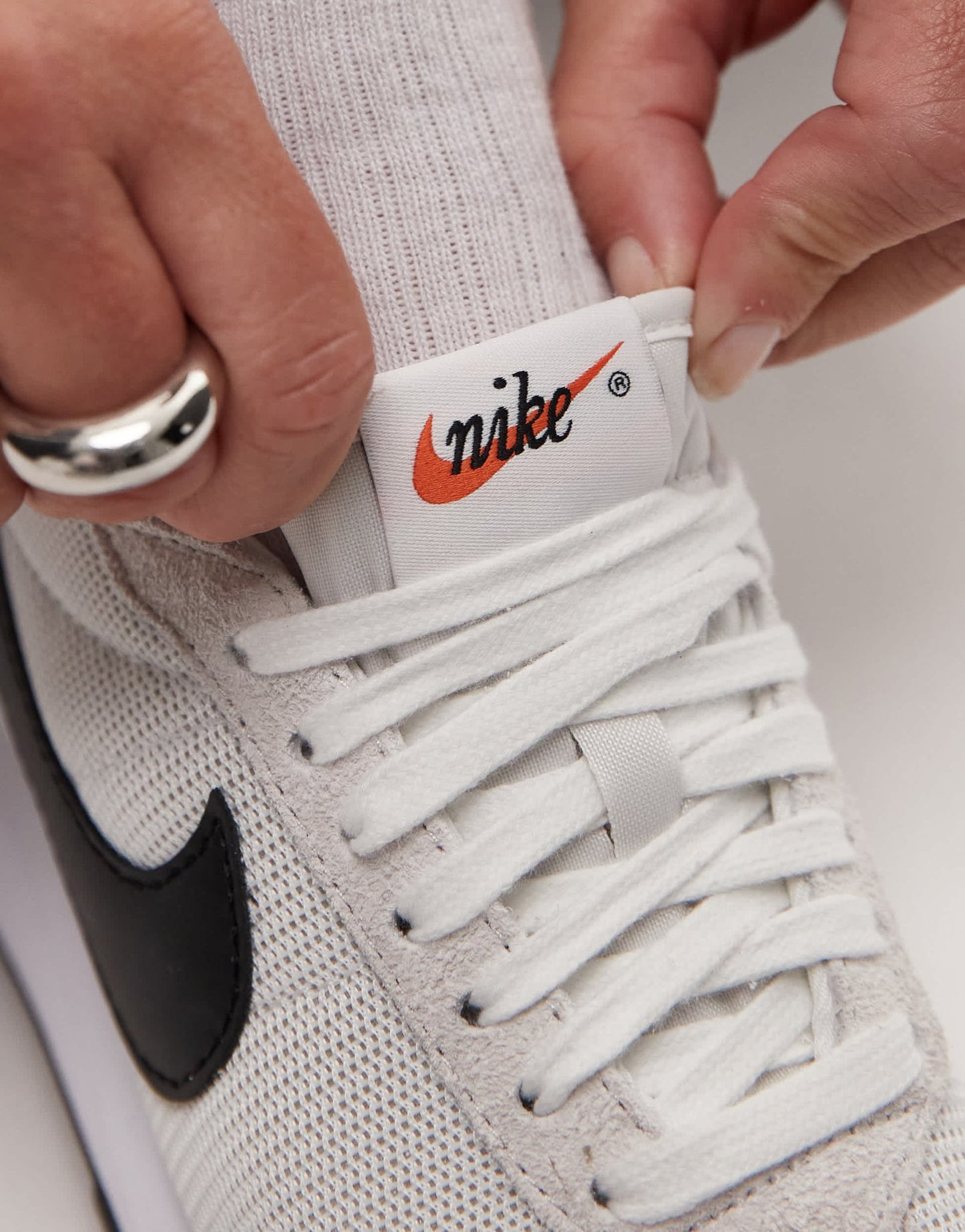 Nike LD - 1000 unisex trainers in white and black - ASOS Sample Sale EU Store