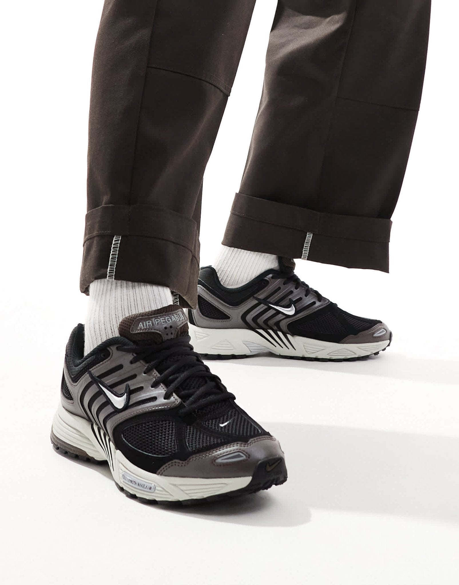 Nike Pegasus 2005 trainers in brown and metallic silver - ASOS Sample Sale EU Store