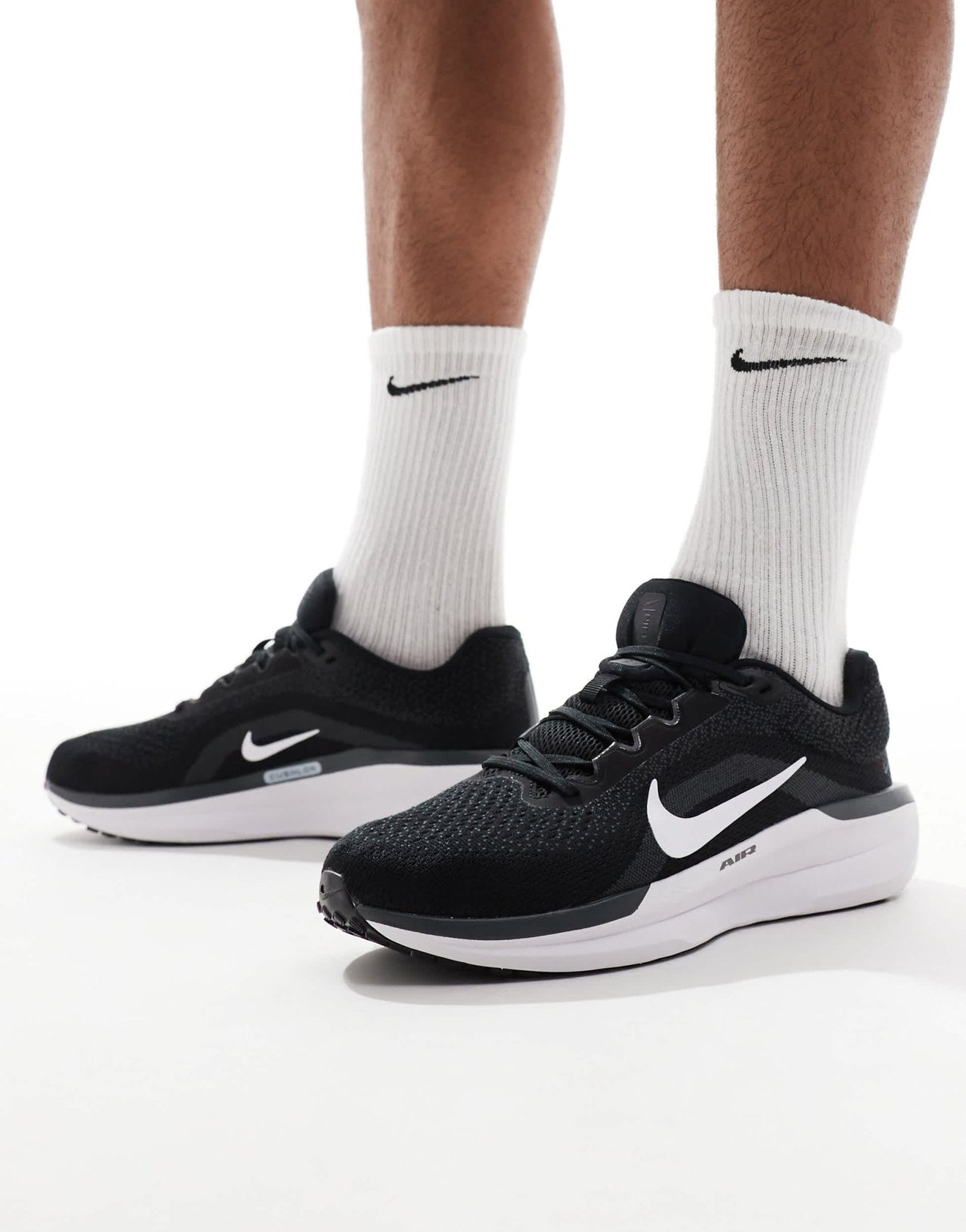 Nike Running Air Winflo 11 trainers in black - ASOS Sample Sale EU Store