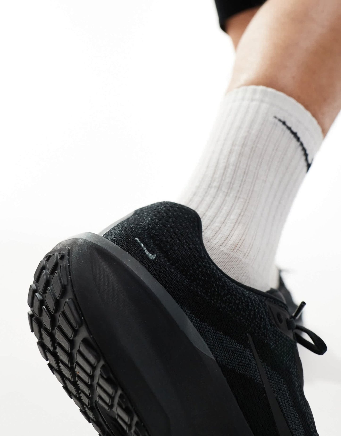 Nike Running Air Winflo 11 trainers in black - ASOS Sample Sale EU Store