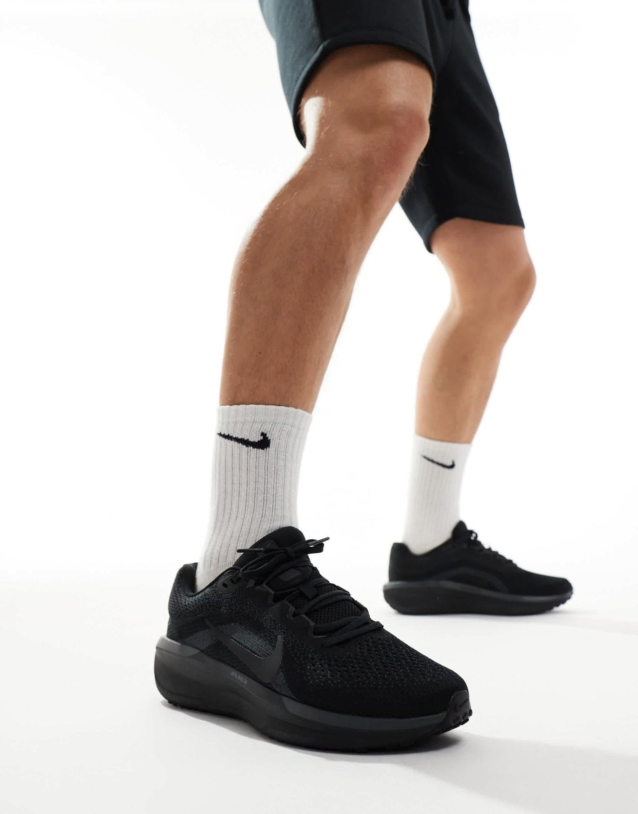 Nike Running Air Winflo 11 trainers in black - ASOS Sample Sale EU Store