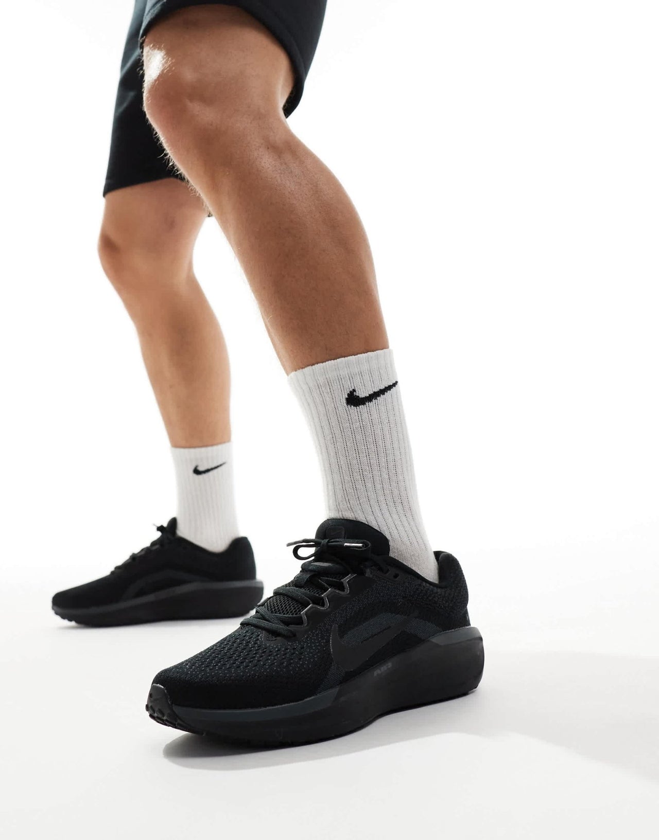 Nike Running Air Winflo 11 trainers in black - ASOS Sample Sale EU Store