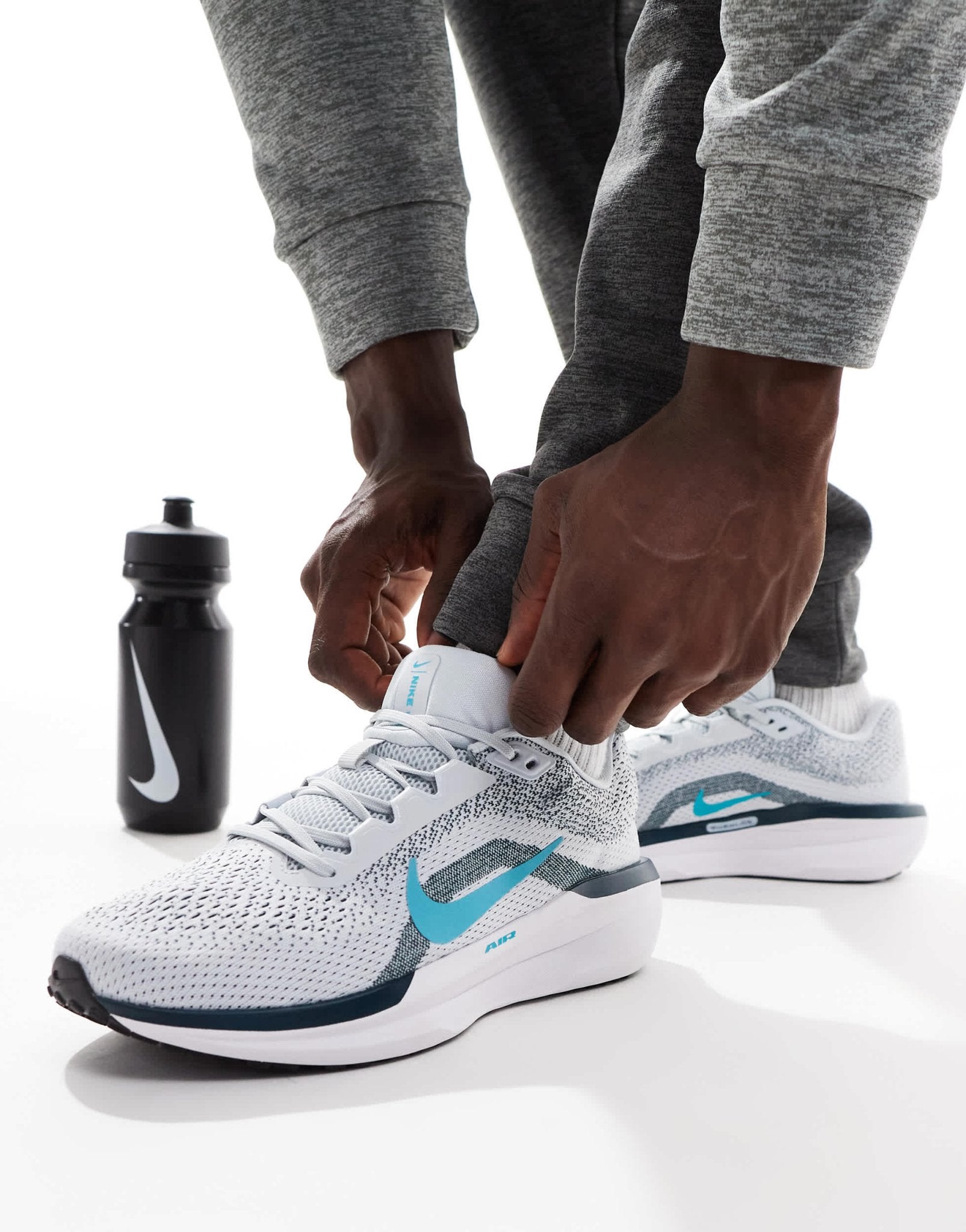 Nike Running Air Winflo 11 trainers in grey and blue - ASOS Sample Sale EU Store