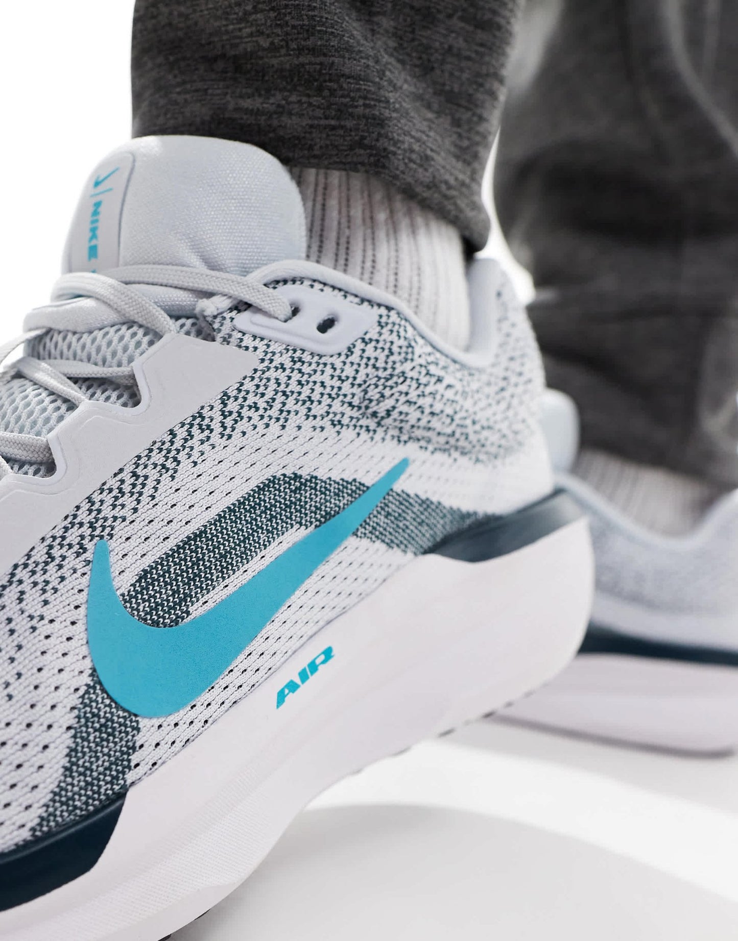 Nike Running Air Winflo 11 trainers in grey and blue - ASOS Sample Sale EU Store