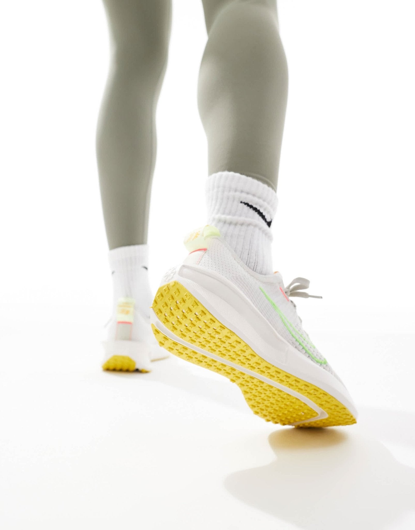 Nike Running Interact Run trainers in grey and white - ASOS Sample Sale EU Store