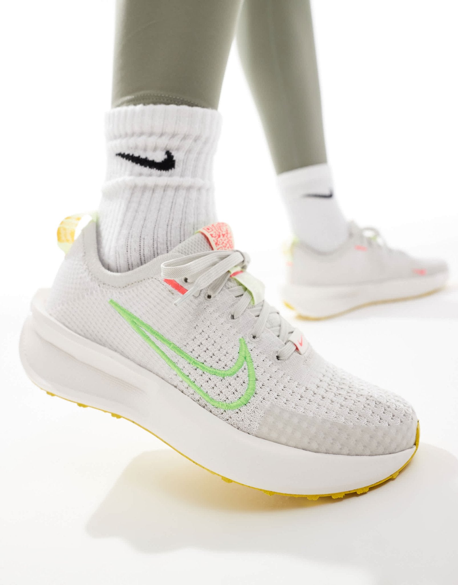 Nike Running Interact Run trainers in grey and white - ASOS Sample Sale EU Store