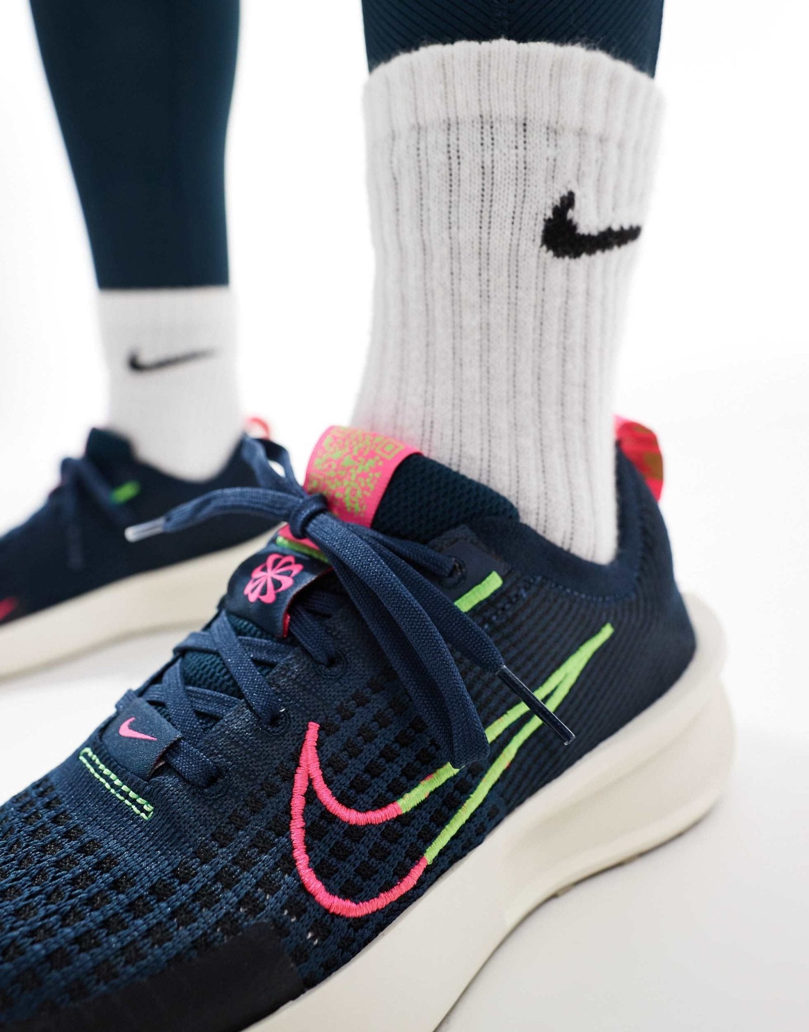 Nike Running Interact Run trainers in navy and white - ASOS Sample Sale EU Store