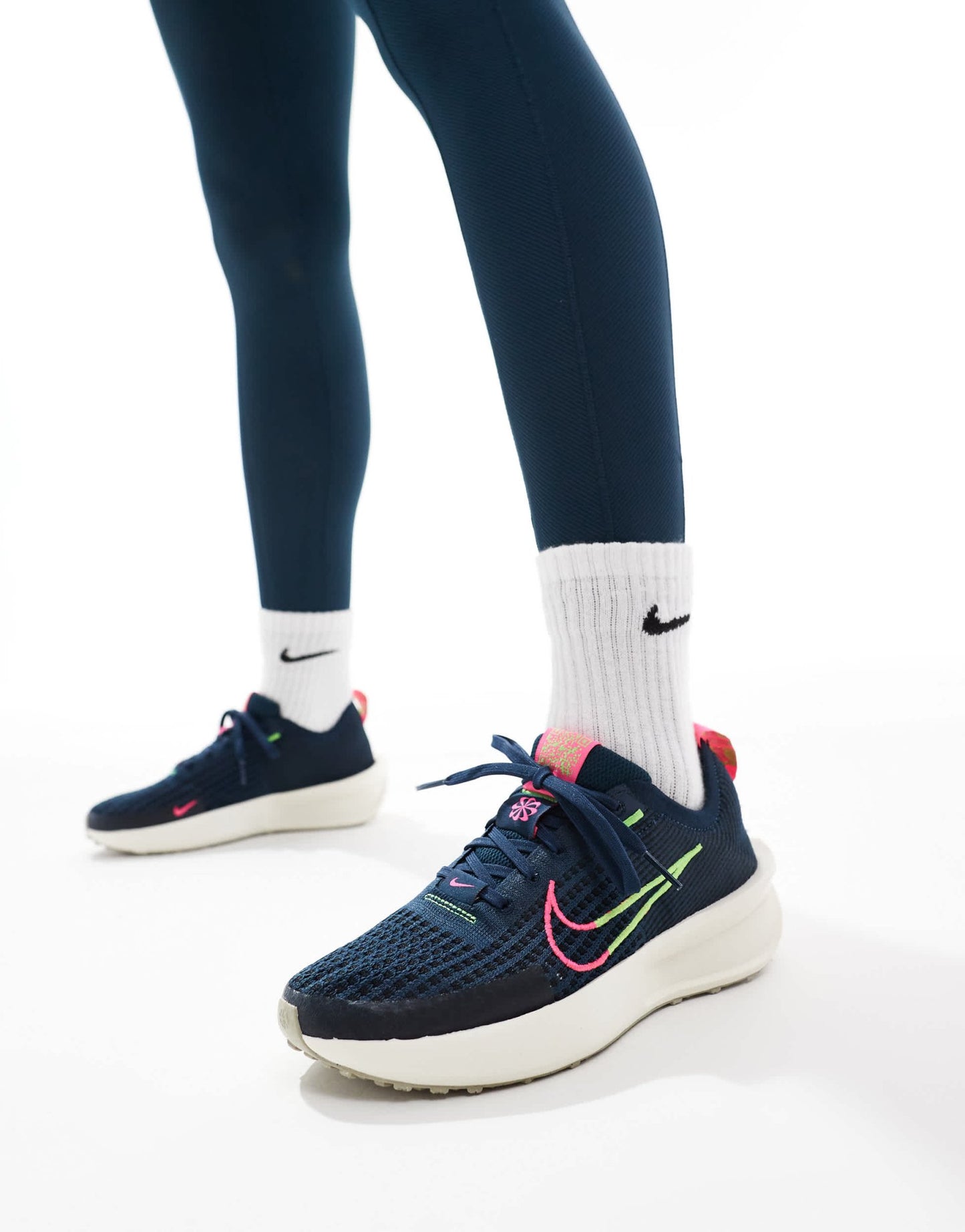 Nike Running Interact Run trainers in navy and white - ASOS Sample Sale EU Store
