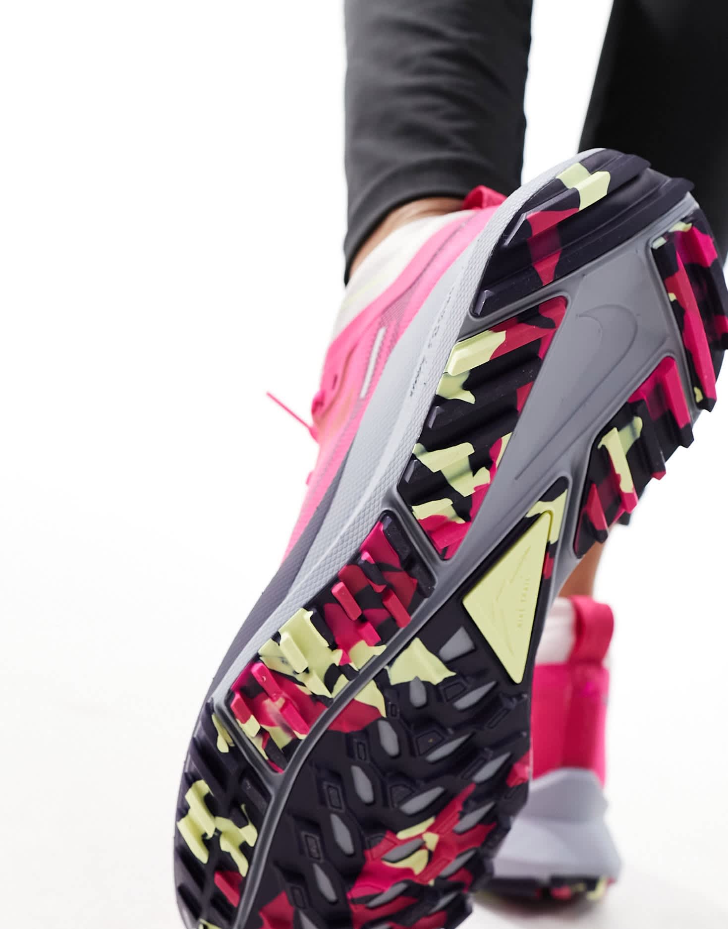 Nike Running ReactX Pegasus Trail 4 GORE - TEX trainers in fierce pink and grey - ASOS Sample Sale EU Store