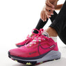 Scarpe da corsa Nike ReactX Pegasus Trail 4 GORE-TEX rosa acceso e grigio