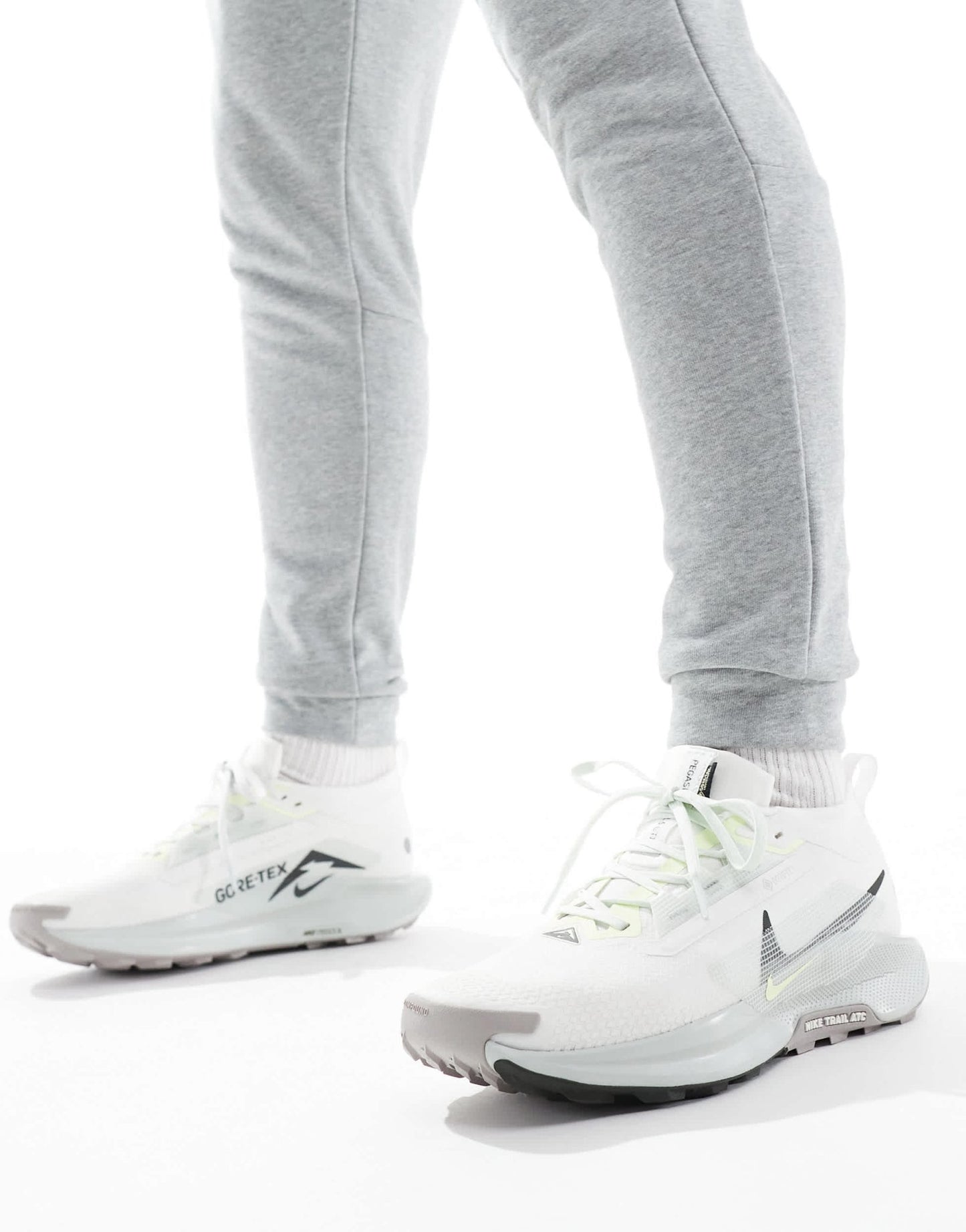 Nike Running ReactX Pegasus Trail 5 Gore - TEX trainers in light silver - ASOS Sample Sale EU Store
