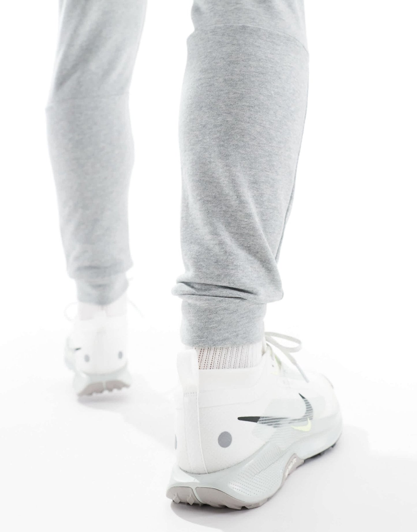 Nike Running ReactX Pegasus Trail 5 Gore - TEX trainers in light silver - ASOS Sample Sale EU Store