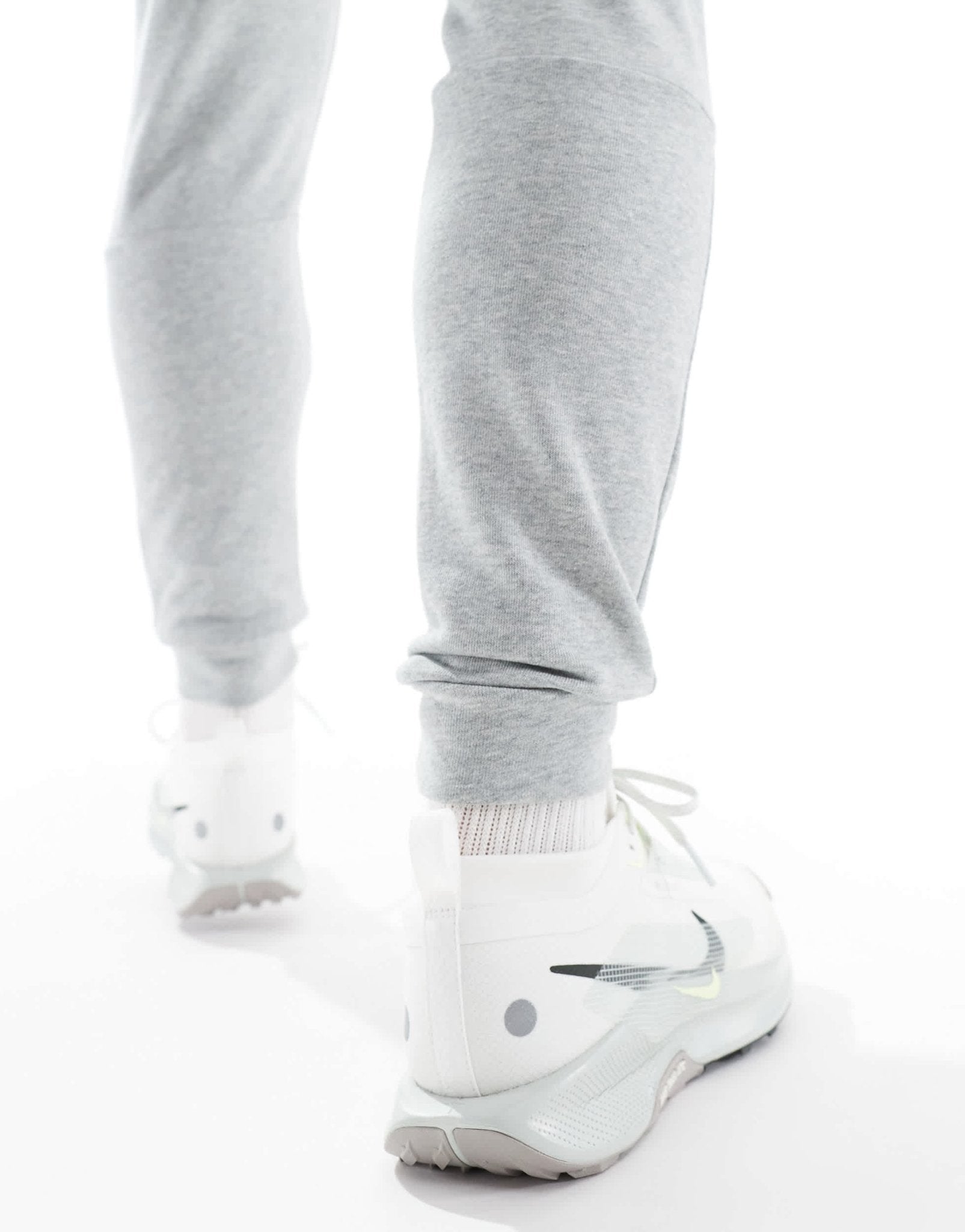 Nike Running ReactX Pegasus Trail 5 Gore - TEX trainers in light silver - ASOS Sample Sale EU Store
