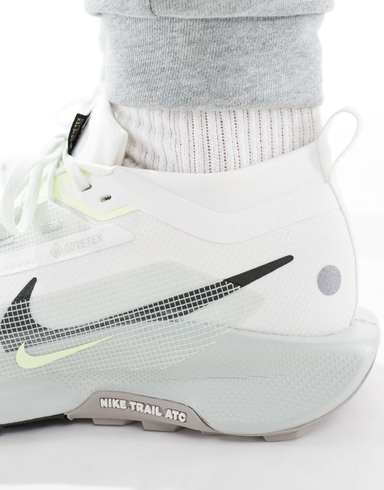 Nike Running ReactX Pegasus Trail 5 Gore - TEX trainers in light silver - ASOS Sample Sale EU Store