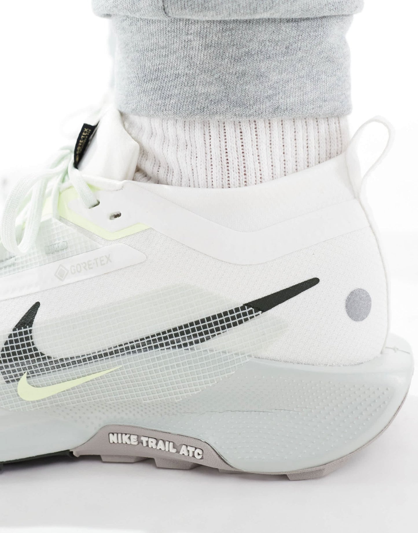 Nike Running ReactX Pegasus Trail 5 Gore - TEX trainers in light silver - ASOS Sample Sale EU Store