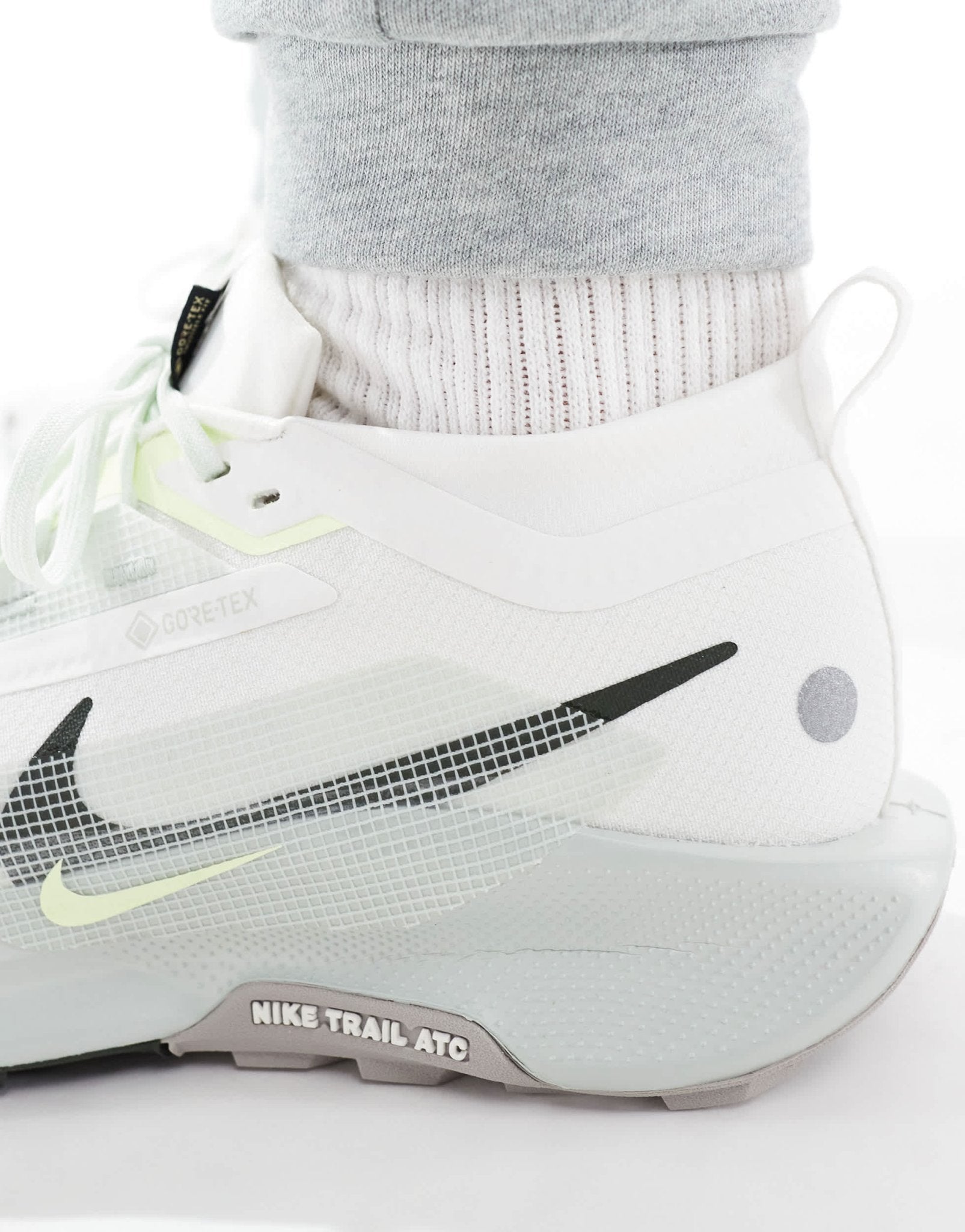 Nike Running ReactX Pegasus Trail 5 Gore - TEX trainers in light silver - ASOS Sample Sale EU Store