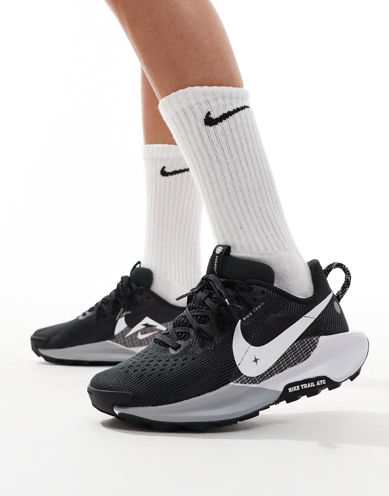 Nike Running ReactX Pegasus Trail 5 trainers in black and white - ASOS Sample Sale EU Store