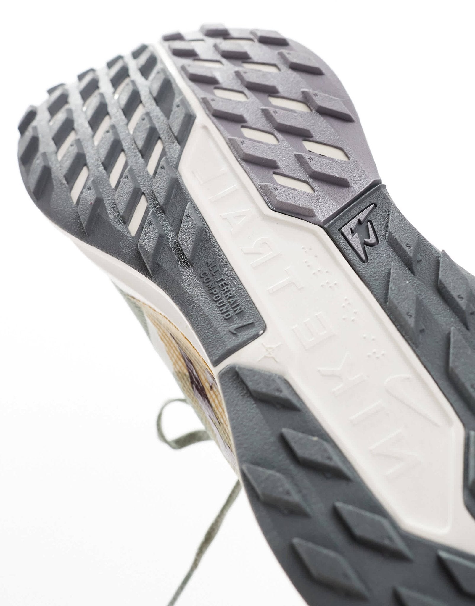 Nike Running ReactX Pegasus Trail 5 trainers in light green - ASOS Sample Sale EU Store