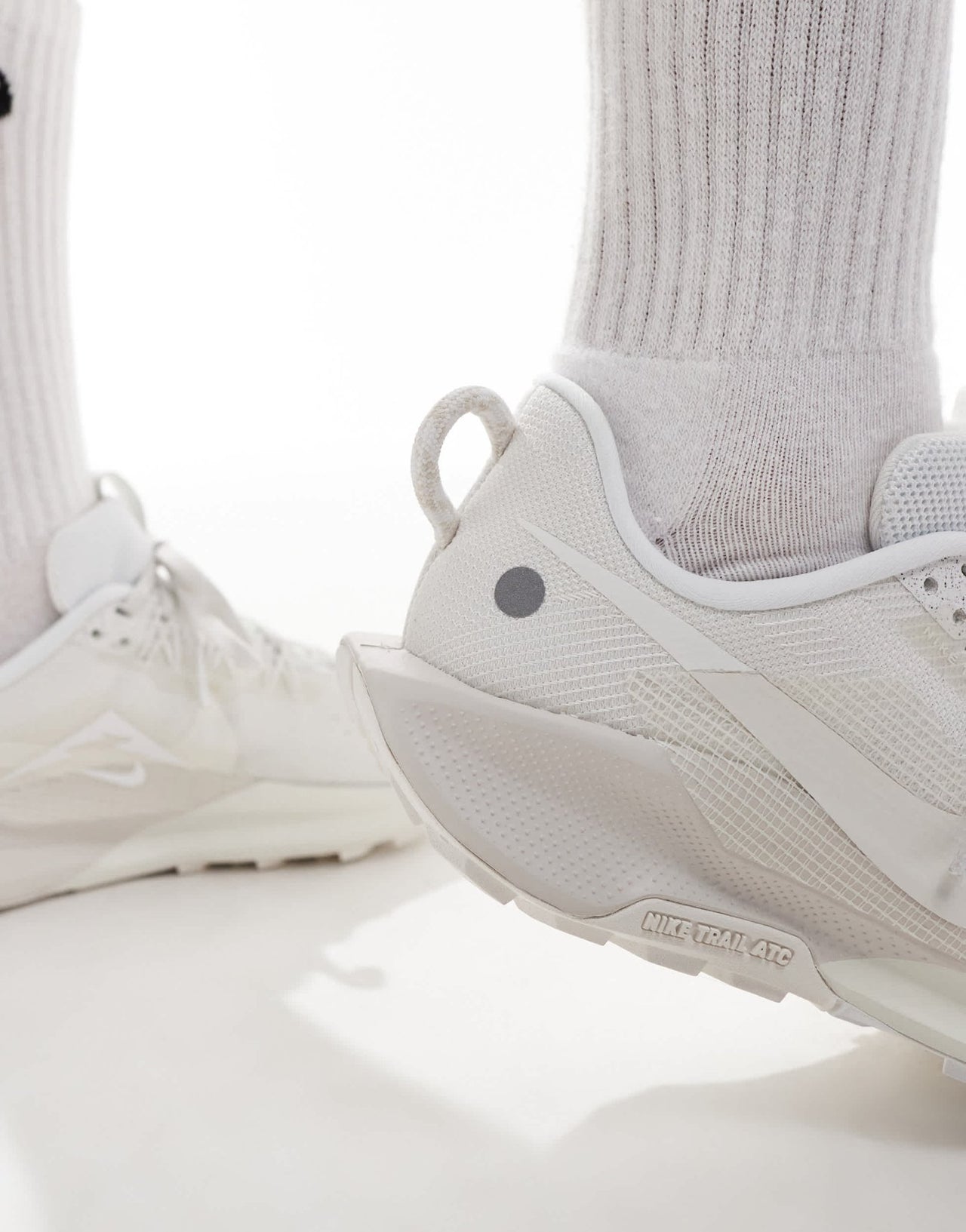 Nike Running ReactX Pegasus Trail 5 trainers in white - ASOS Sample Sale EU Store