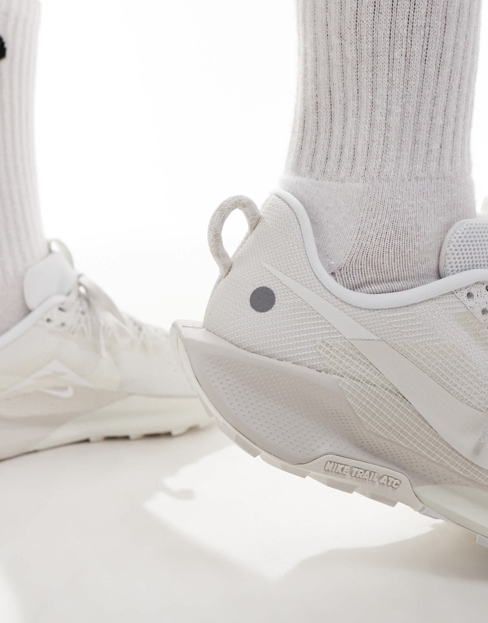Nike Running ReactX Pegasus Trail 5 trainers in white - ASOS Sample Sale EU Store